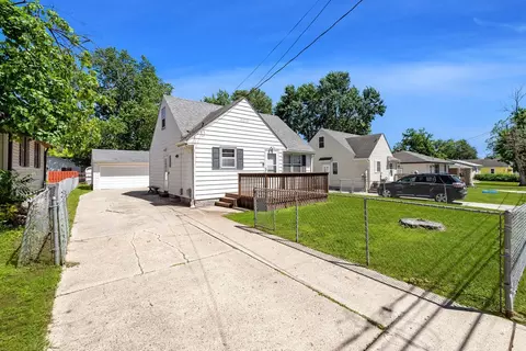 2505 E 38th Ct, Des Moines, IA 50317