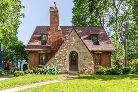 2332 Donald St, Ames, IA 50014