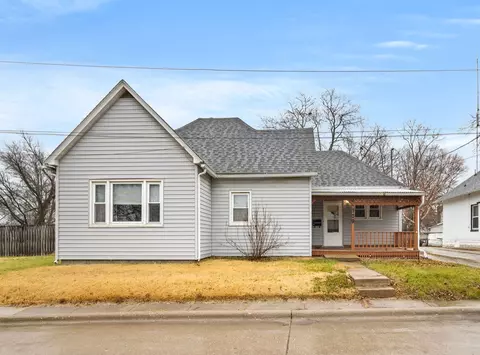 309 N 3rd St, Knoxville, IA 50138