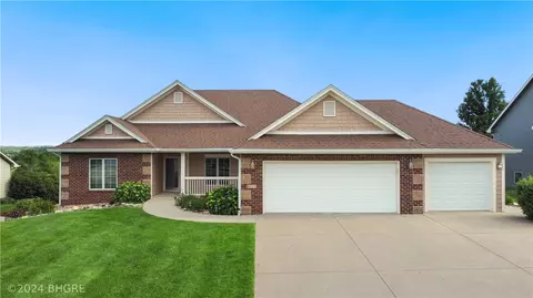 2513 W 10th Ave, Indianola, IA 50125