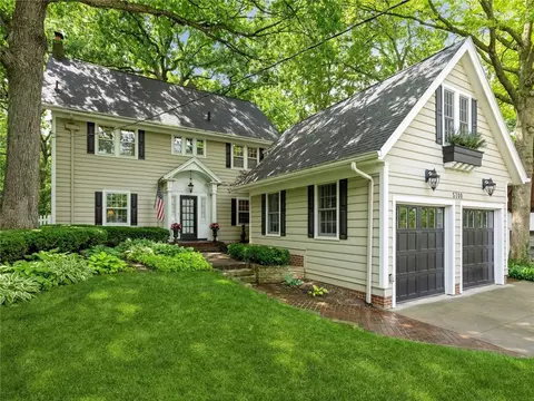 5700 Waterbury Rd, Des Moines, IA 50312