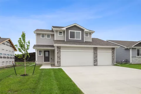 1355 Locust St, Waukee, IA 50263
