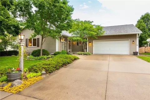 1526 Reagan Dr, Ames, IA 50010
