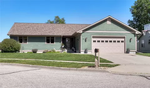 336 Summit Dr, Story City, IA 50248