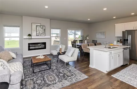5518 146th St, Urbandale, IA 50323
