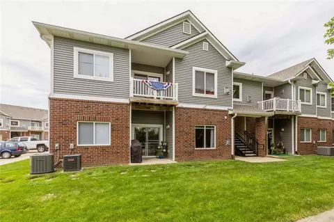 909 7th Ave SE #16, Altoona, IA 50009