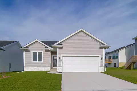 423 43rd St SW, Altoona, IA 50009