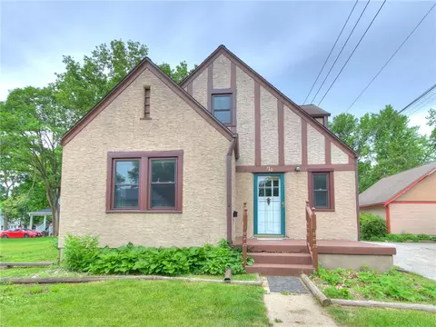 710 7th St, Ames, IA 50010