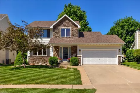 5720 NW 92nd St, Johnston, IA 50131