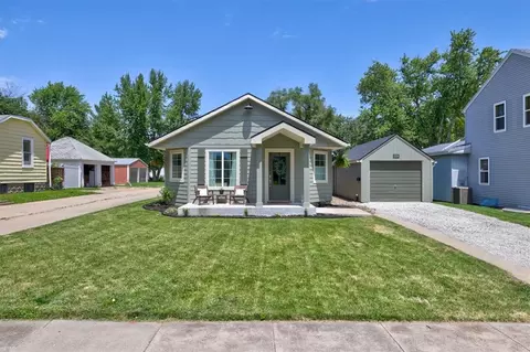 1006 Columbus St, Pella, IA 50219
