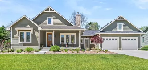 612 Pelican Dr, Polk City, IA 50226