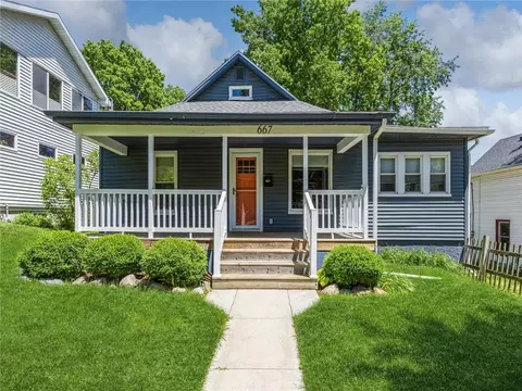 667 38th St, Des Moines, IA 50312