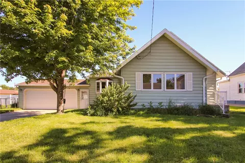 1226 E Oak Park Ave, Des Moines, IA 50316