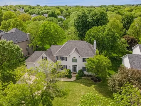 8113 Hardwicke Dr, Johnston, IA 50131