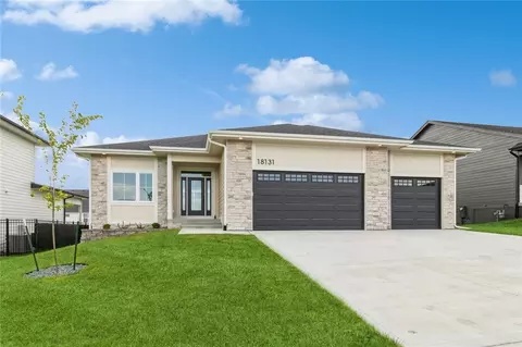 18131 Tanglewood Dr, Clive, IA 50325