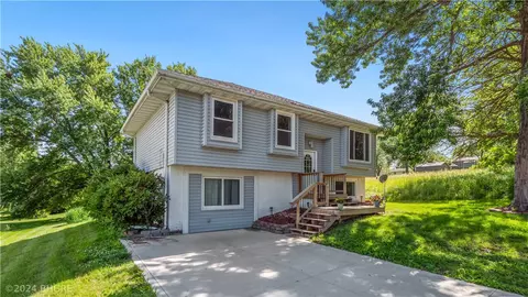 1525 W Boston Ave, Indianola, IA 50125