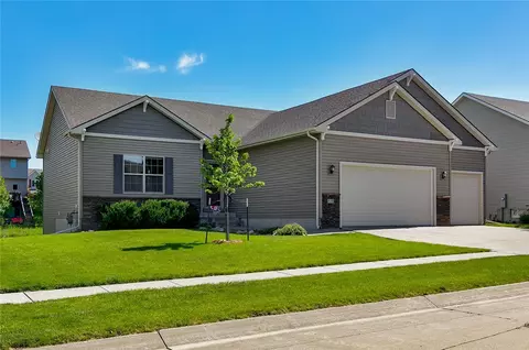 135 Emerson Ln, Waukee, IA 50263