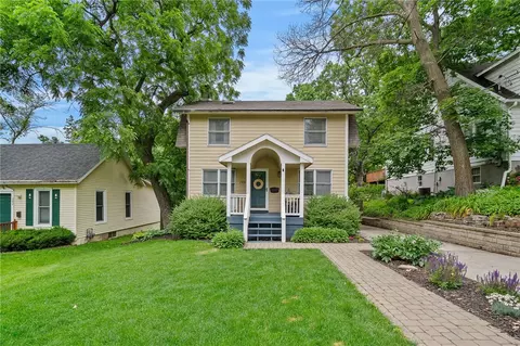 244 56th St, Des Moines, IA 50312