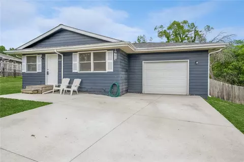 1002 S Buxton St, Indianola, IA 50125