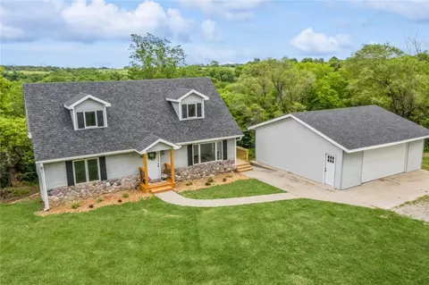 890 24th Pl, Pleasantville, IA 50225