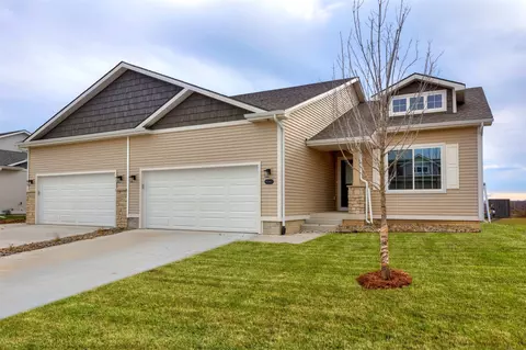 9042 Mockingbird Dr, West Des Moines, IA 50266