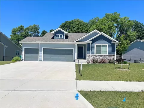 150 NE 56th St, Pleasant Hill, IA 50327
