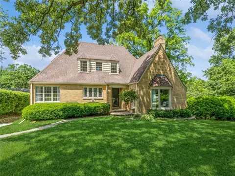 680 59th St, Des Moines, IA 50312