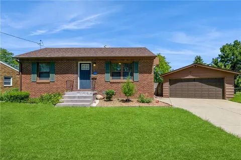 6111 Francis Ave, Des Moines, IA 50322