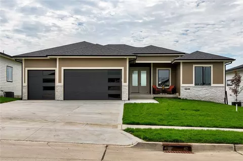 18088 Townsend Dr, Clive, IA 50325