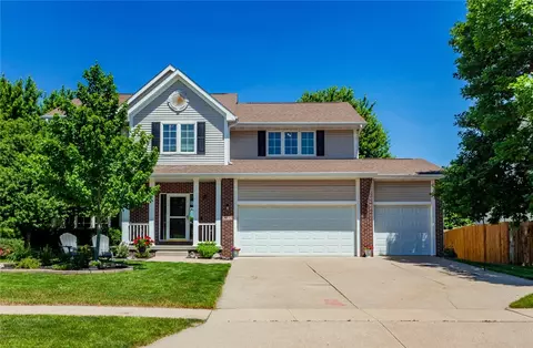 4003 Belair Dr, Urbandale, IA 50323