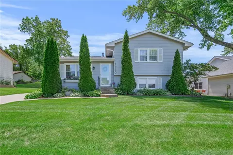 4950 Wakonda Dr, Norwalk, IA 50211