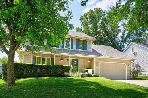 5514 Aspen Dr, West Des Moines, IA 50266
