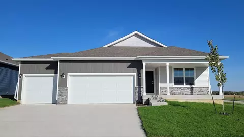 308 Cormorant Dr, Norwalk, IA 50211
