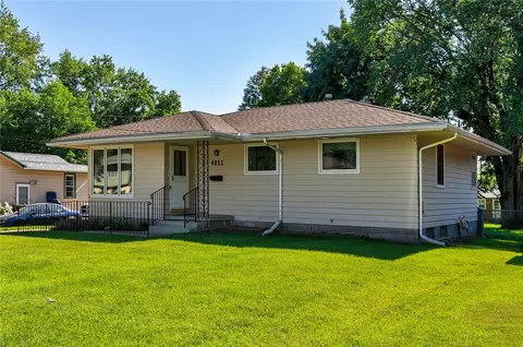 4011 69th St, Urbandale, IA 50322