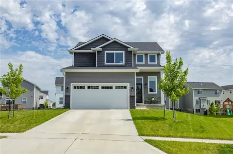 675 SE Alba Pl, West Des Moines, IA 50265