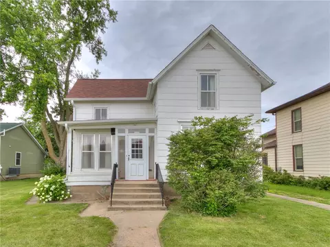 1031 Spring St, Grinnell, IA 50112