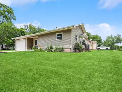 824 S 4th Ave, Winterset, IA 50273