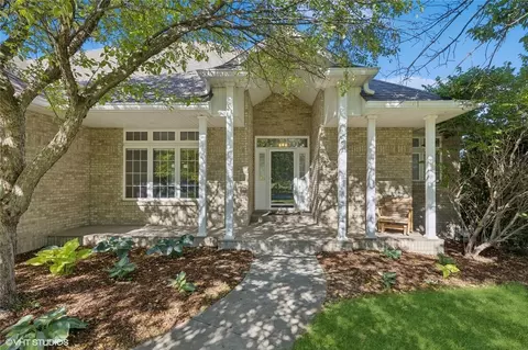 13905 Oak Brook Dr, Urbandale, IA 50323