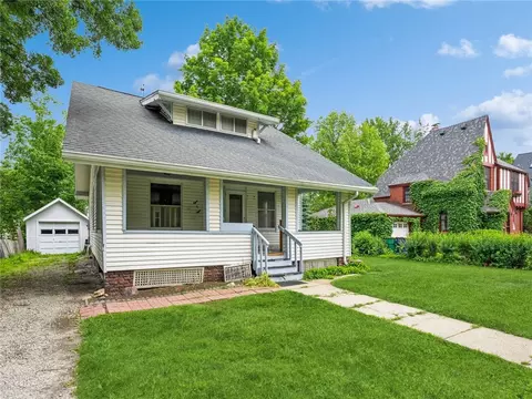 808 N B St, Indianola, IA 50125