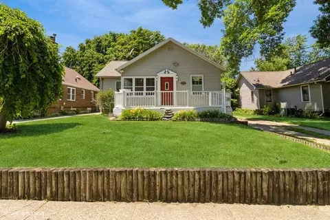 1430 56th St, Des Moines, IA 50311