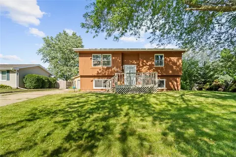 1010 Hunter Dr, Norwalk, IA 50211
