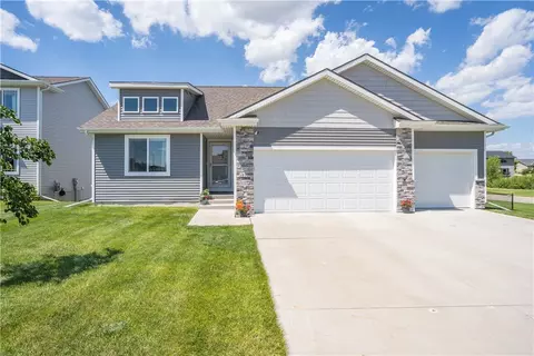 17 NW Gracewood Dr, Waukee, IA 50263