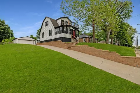 5735 University Ave, Des Moines, IA 50311