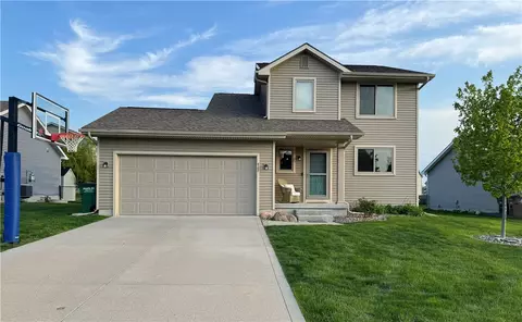 427 4th St SE, Bondurant, IA 50035