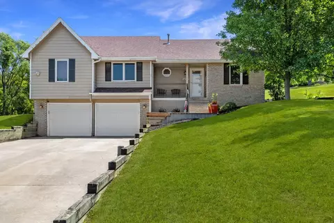 2522 Brookview Ct, Van Meter, IA 50261