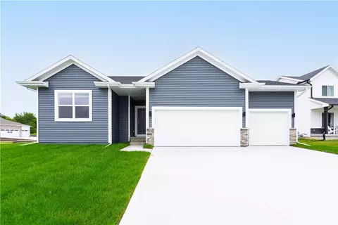 324 Creekside Dr SW, Bondurant, IA 50035