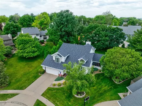9829 Iltis Dr, Urbandale, IA 50322