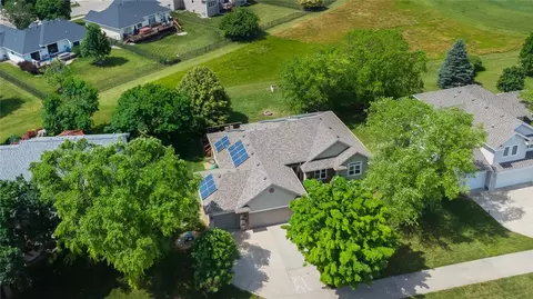 2645 Lexington Dr, Norwalk, IA 50211