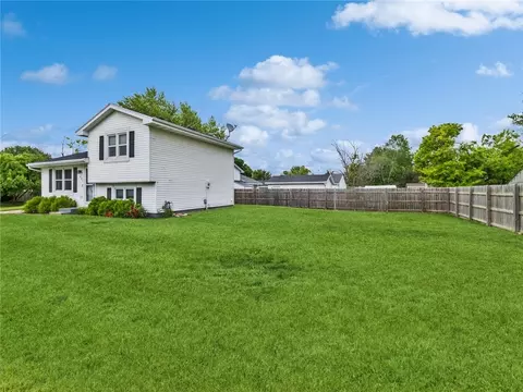 901 NE Harvey St, Grimes, IA 50111
