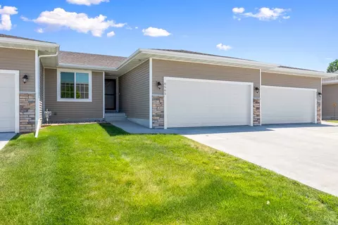 6565 SE Sweetgrass Ln, Pleasant Hill, IA 50327